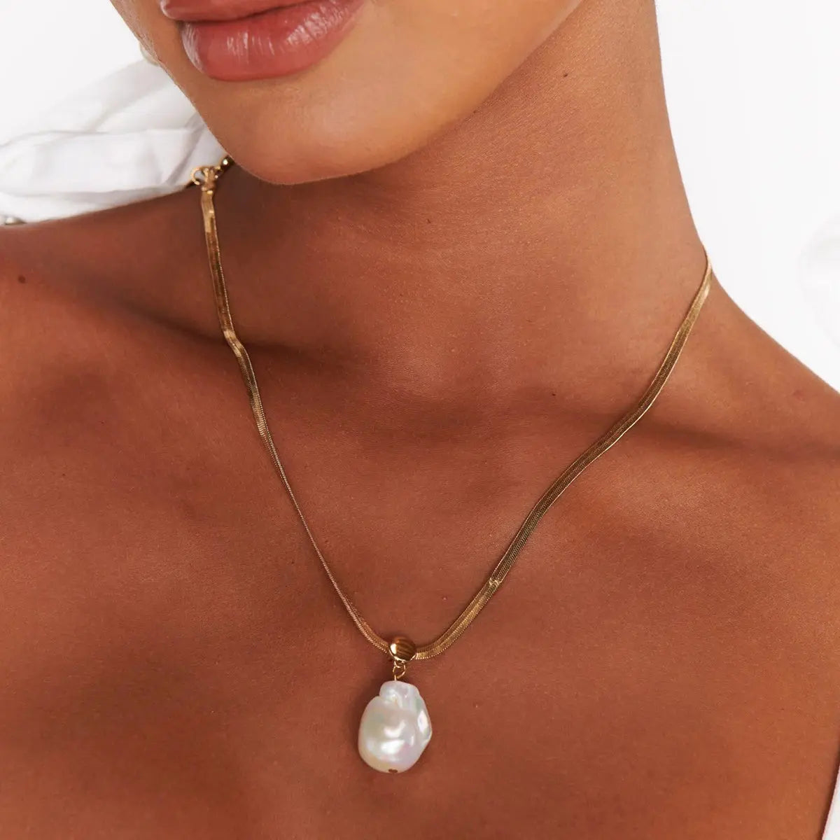 Exquisite Stylish Processed Glass Imitation Pearl Pendant Necklace Minimalist Chic 18k Gold Plated Jewelry Women Gift Olyssia