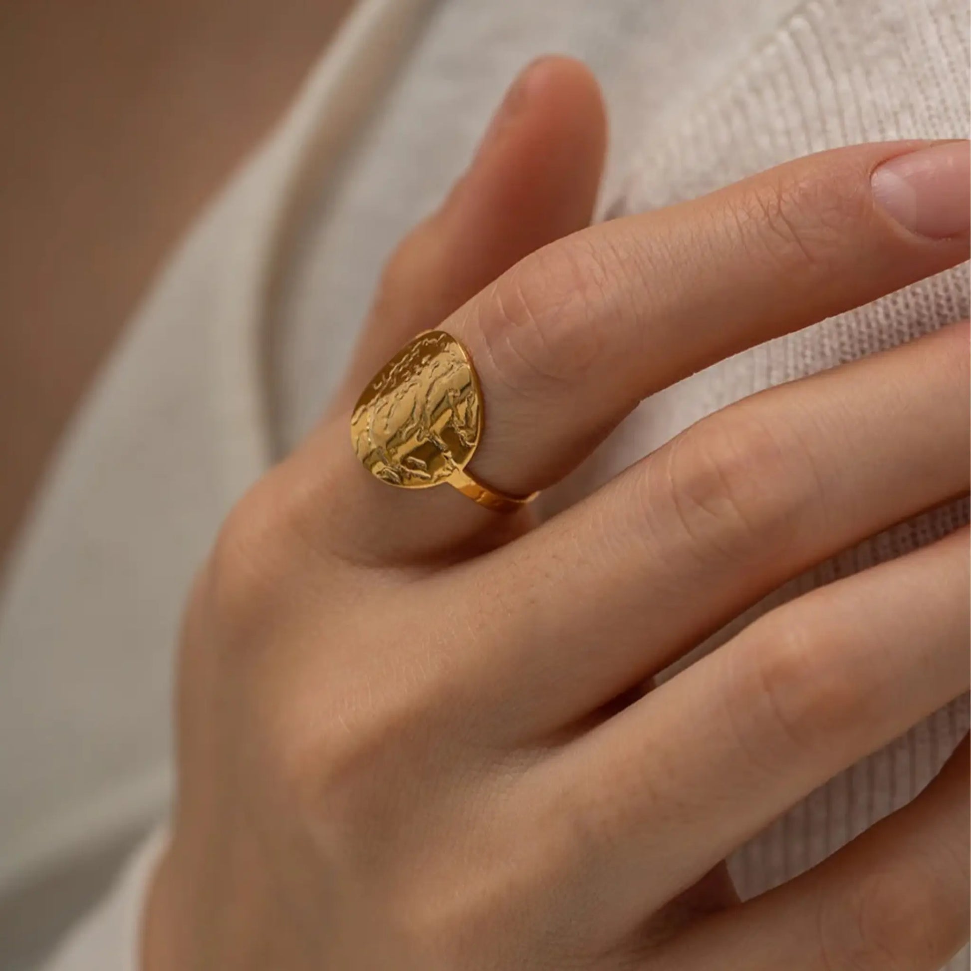 Faye Gold Ring Olyssia