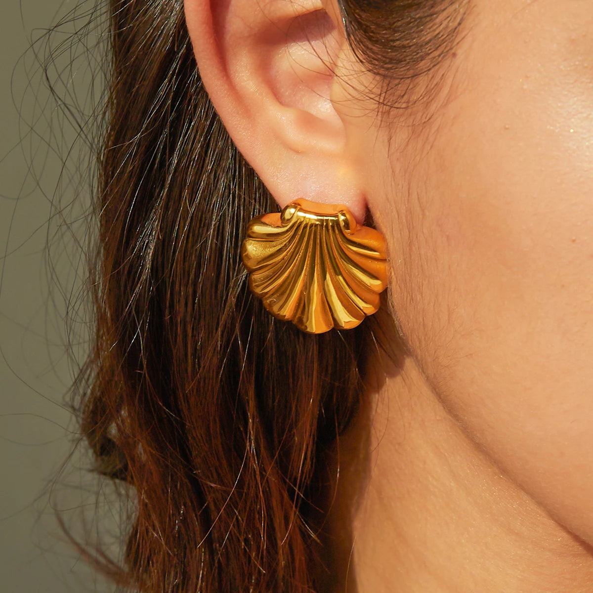 MIRZA GOLD SEASHELL EARRINGS