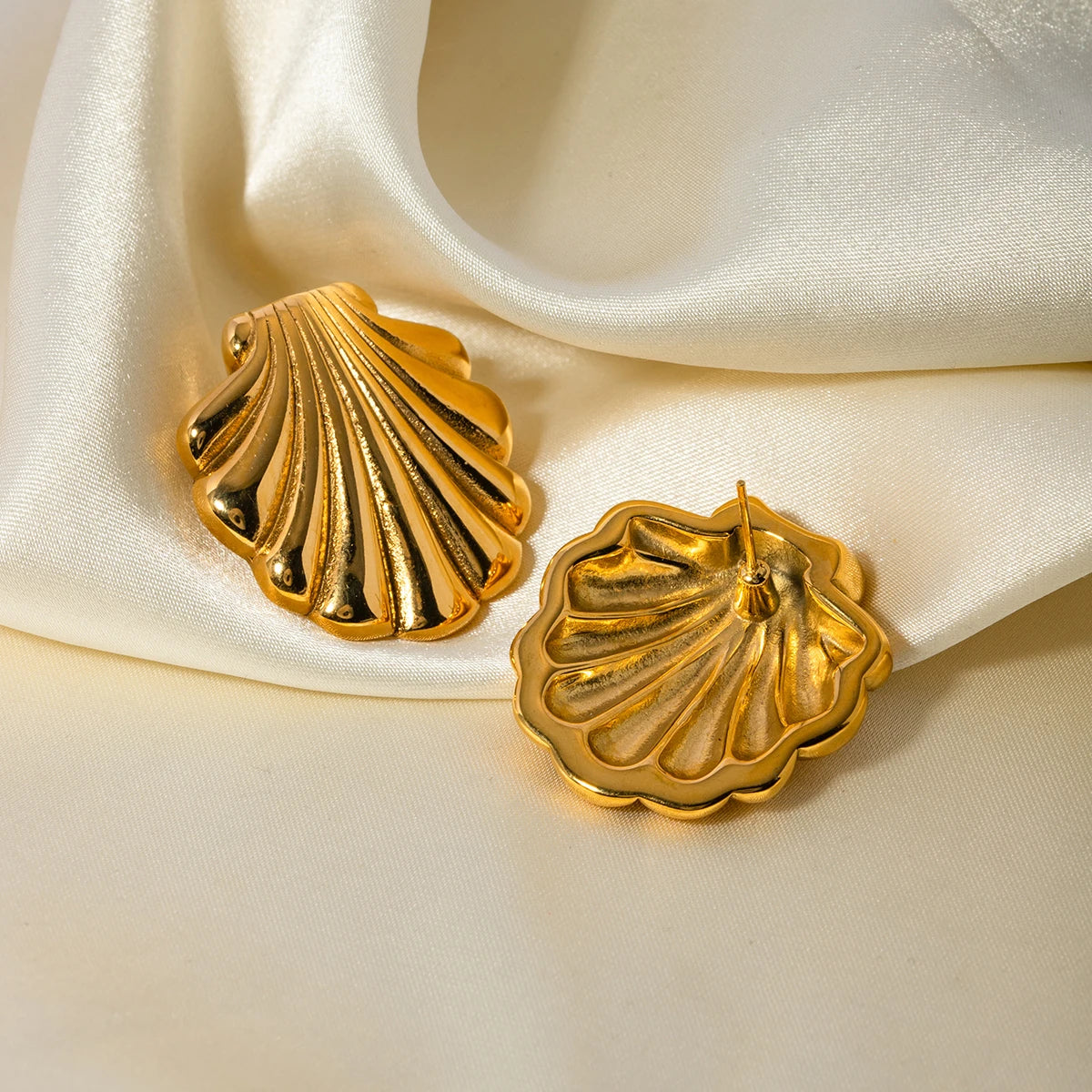 MIRZA GOLD SEASHELL EARRINGS